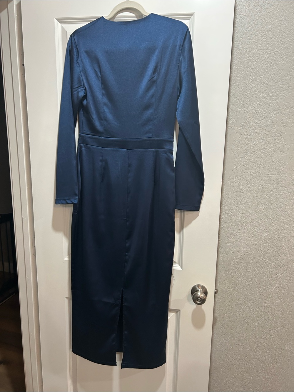 Elegant Navy Long-Sleeve Midi Dress